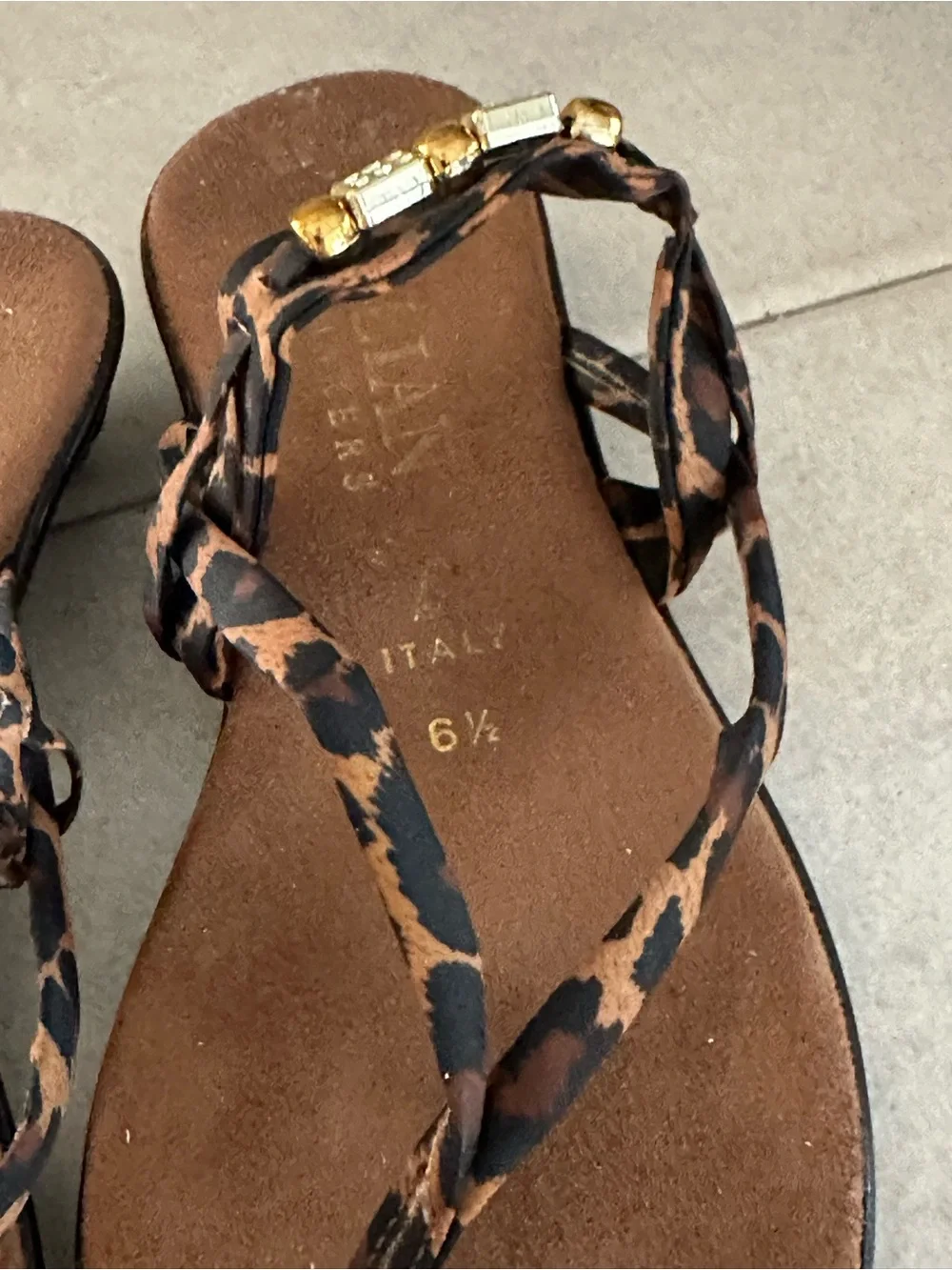 Italian Shoemakers Leopard Print Thong Sandals with Gold Accent (6 1/2) NEW